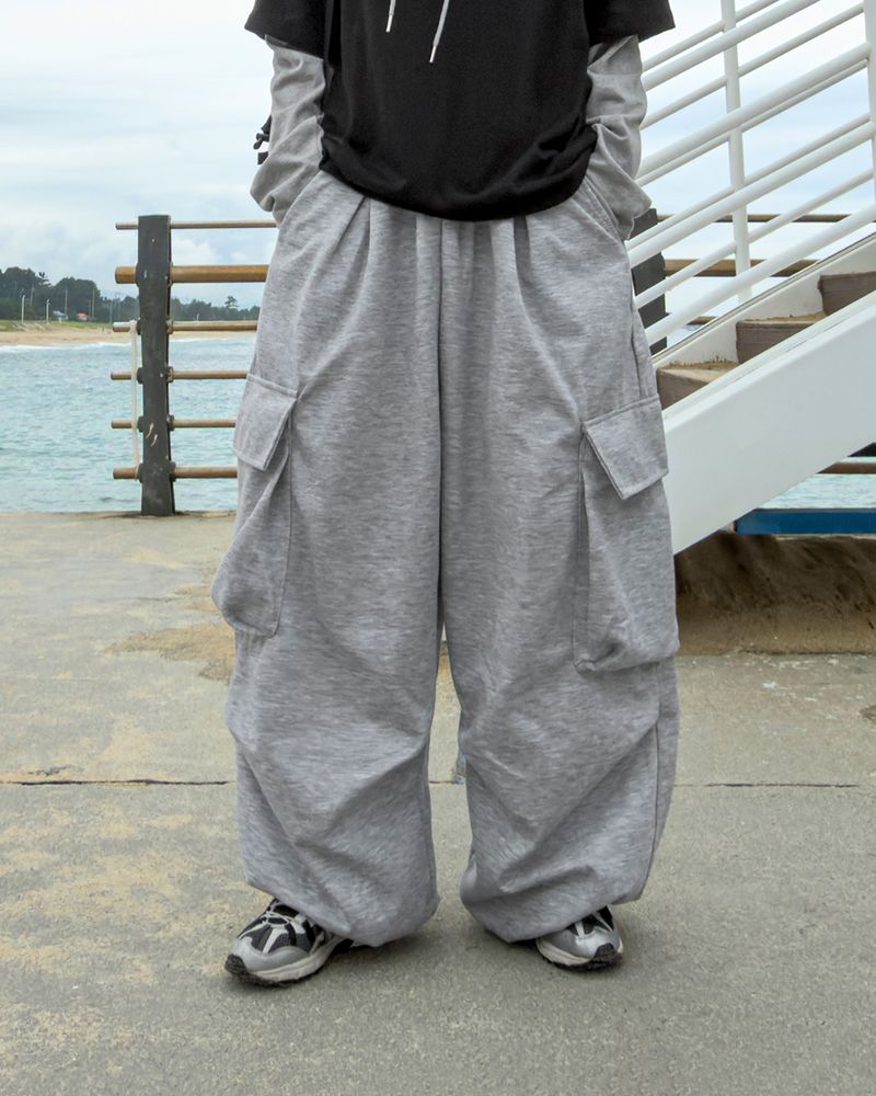 JIIGEUM（ジグム）の「ペンド ビッグ ポケット バルーン カーゴ パンツ（パンツ）」