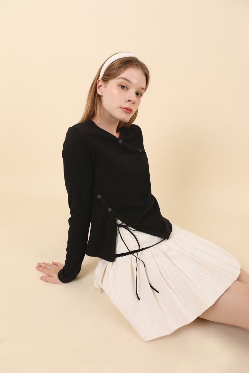 V-neck Slit T-shirt Black