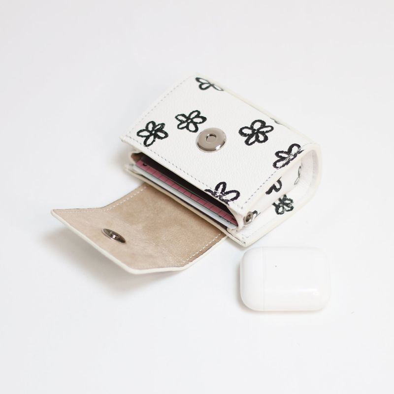shape of' microbag - black flowers
