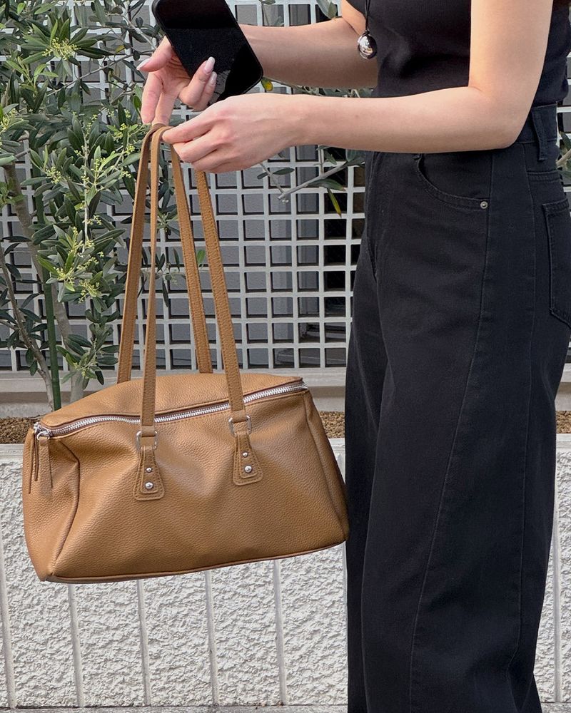 MAYBINS（メイビンス）の「Lash Square Shoulder Bag（Bags）」