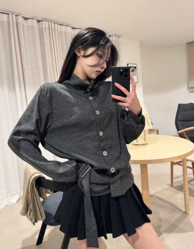 EEUN（イウン）の「バックルストラップハイネックジャージトップ（トップス）」