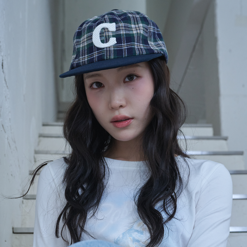 ALLINCOMPLETE(オールインコンプリート)の「Cロゴ チェック キャップ (Green Check)(帽子)」