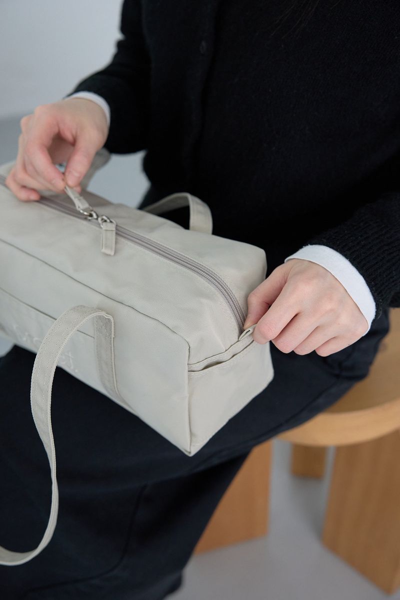 compact duffle bag (light beige)