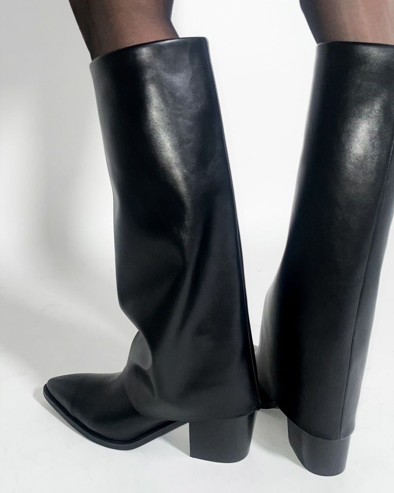 GUSTA（グスタ）の「Leg warmer long boots (Black)（Shoes）」