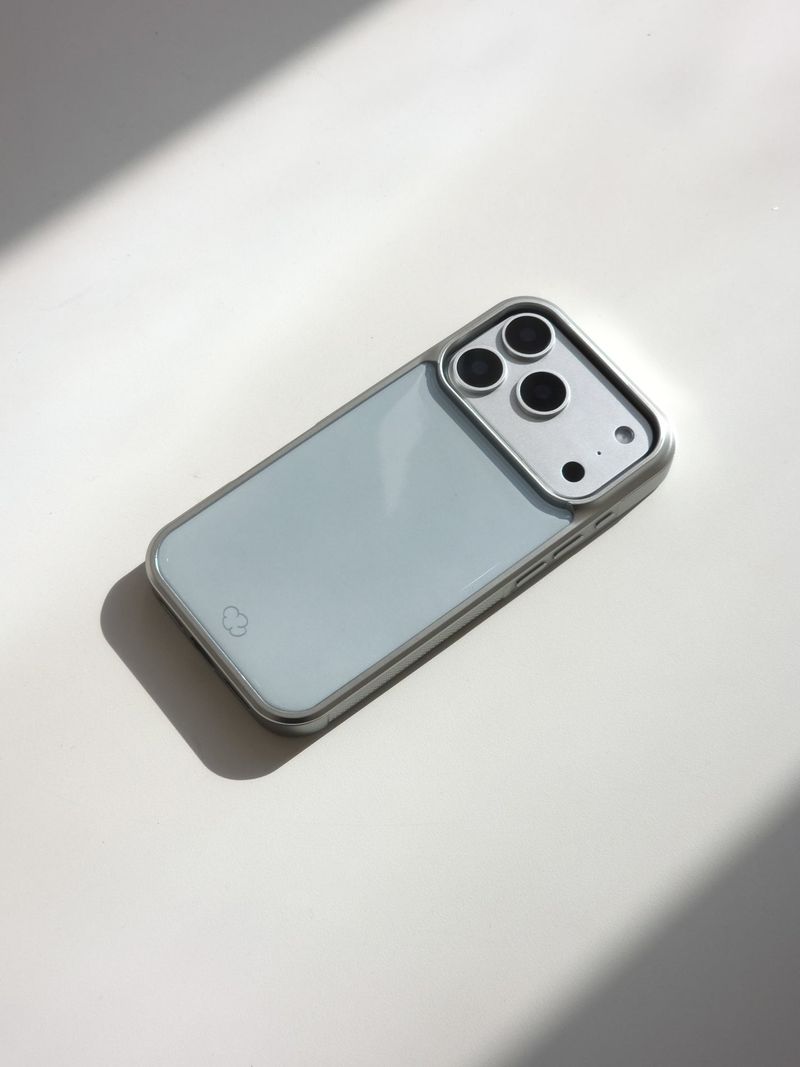 [MADE] ピグメントエポキシシルバーバンバーケース [iPhone/Galaxy] - スモークグリーン