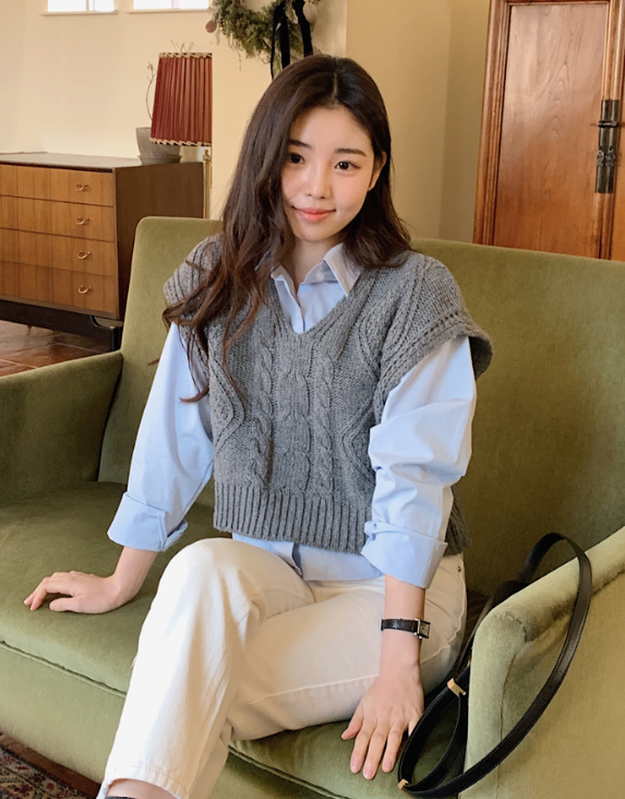 SHOPPERLAND（ショッパーランド）の「Cable V-neck Cashmere Knit Vest (4color)（Tops）」