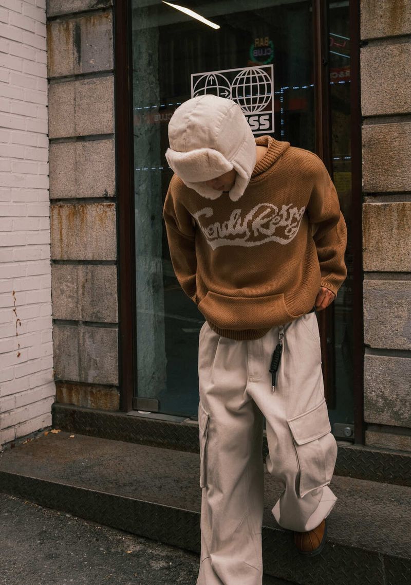 RE: WAVE LOGO KNIT HOODIE - SANDBEIGE