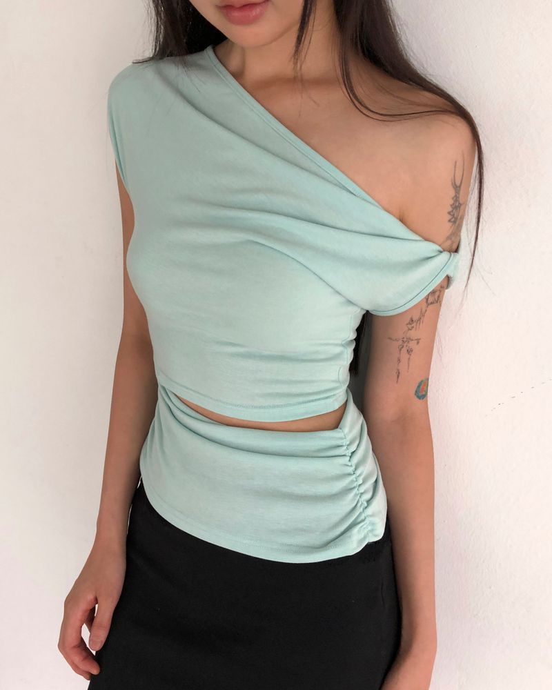 Hochi Cut-Out Off-Shoulder Short Sleeve T-Shirt