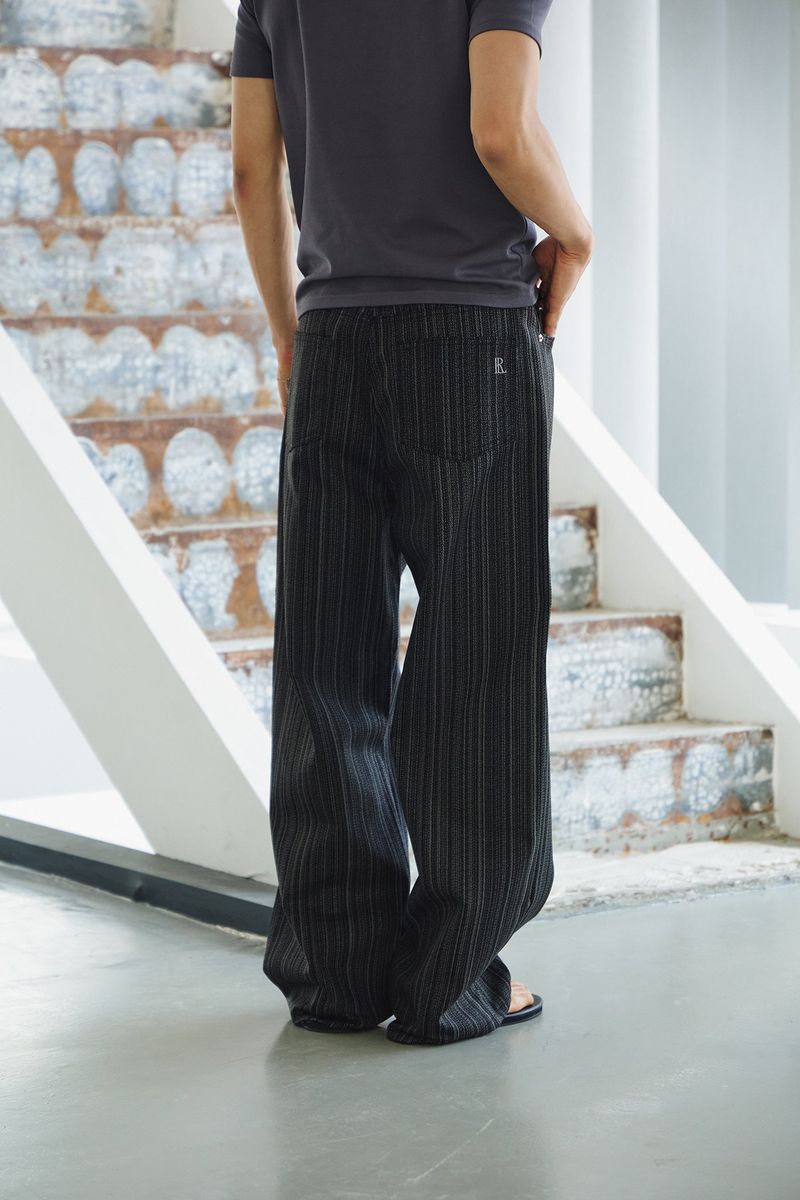 Need stripe wide denim pants(Black)