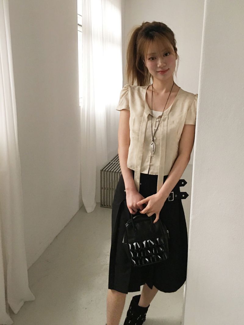 Jacquard tie puff blouse
