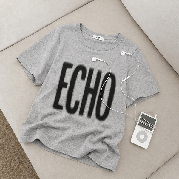 hijjoo（ハイチュー）の「エコ イングリッシュ レタリング ショートスリーブ Tシャツ (3 Colors)（トップス）」