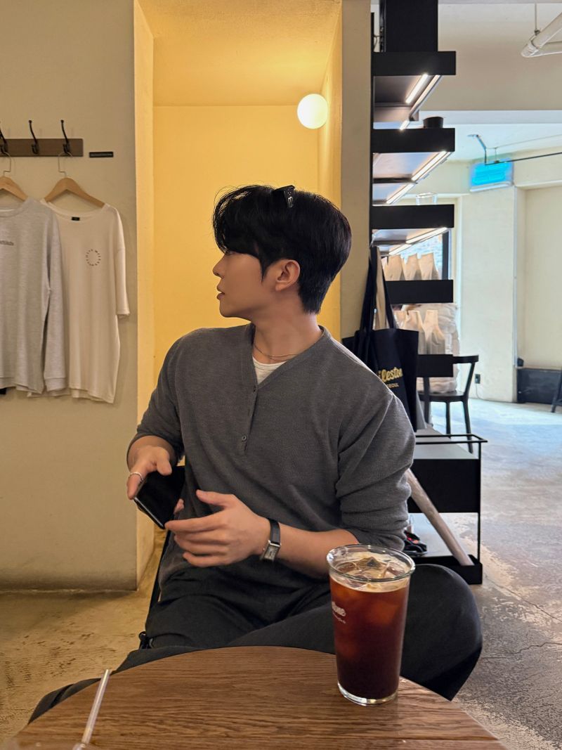 Port button layered knitwear