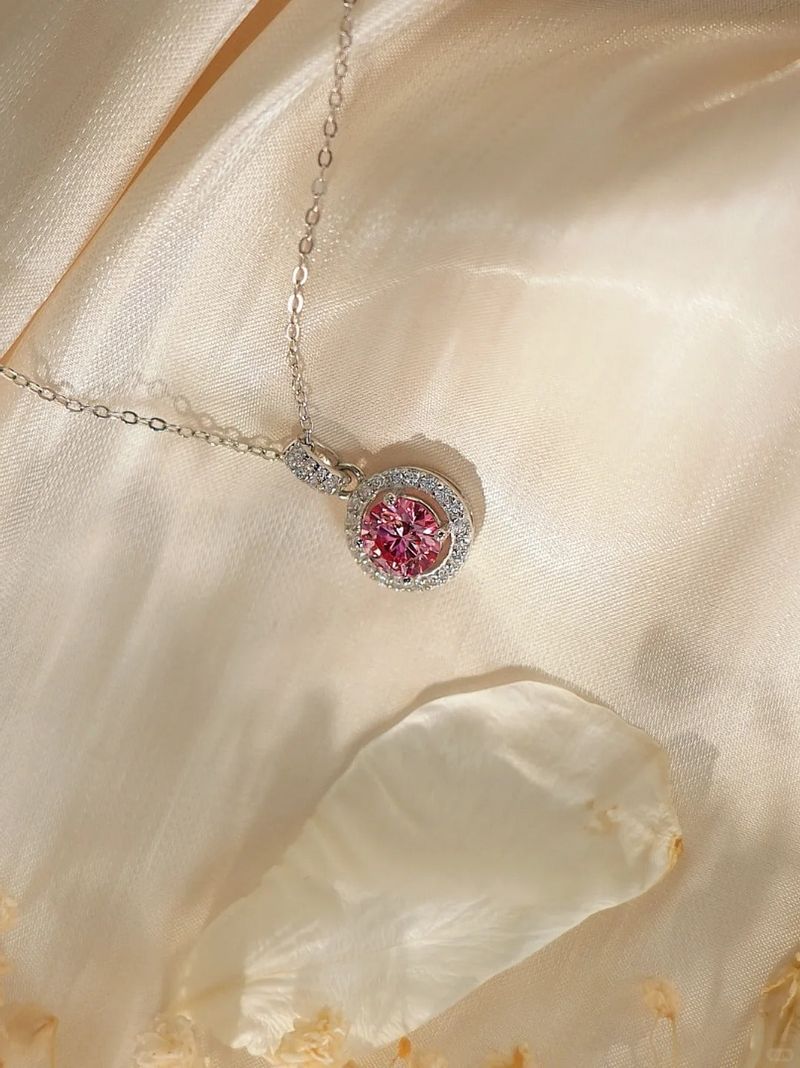 Refreshing and fashionable pink necklace for summer