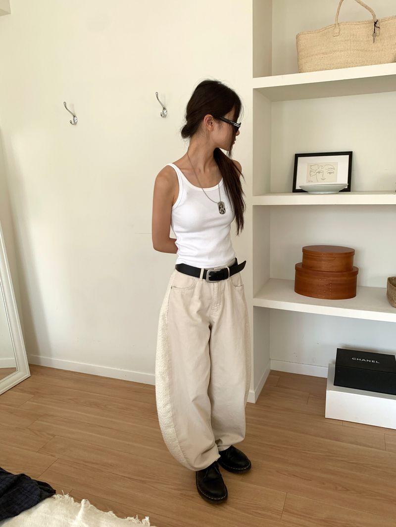 NEEDS SLEEVELESS (4C)
