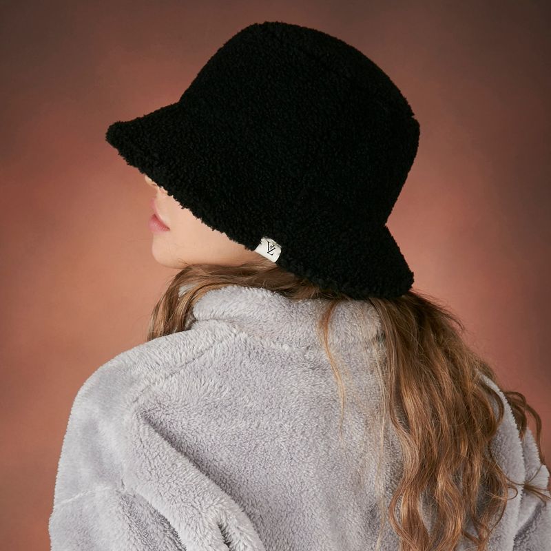 Monogram label fleece bucket hat
