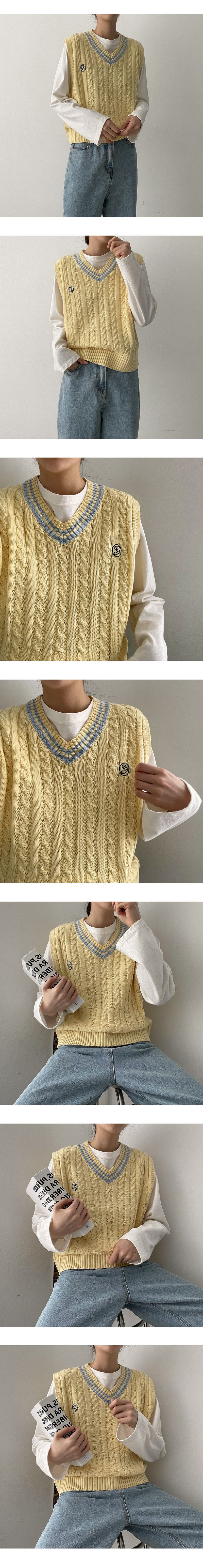 Ils embroidered V-knit vest