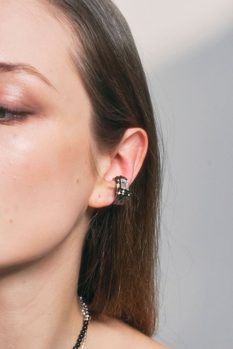 NO.318 [BLACK] GEOMETRY SQUARE EARCUFF