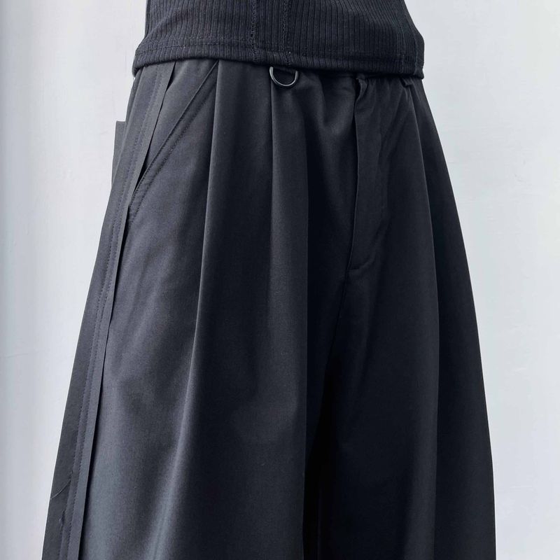 Pleated Wide Silhouette Shorts