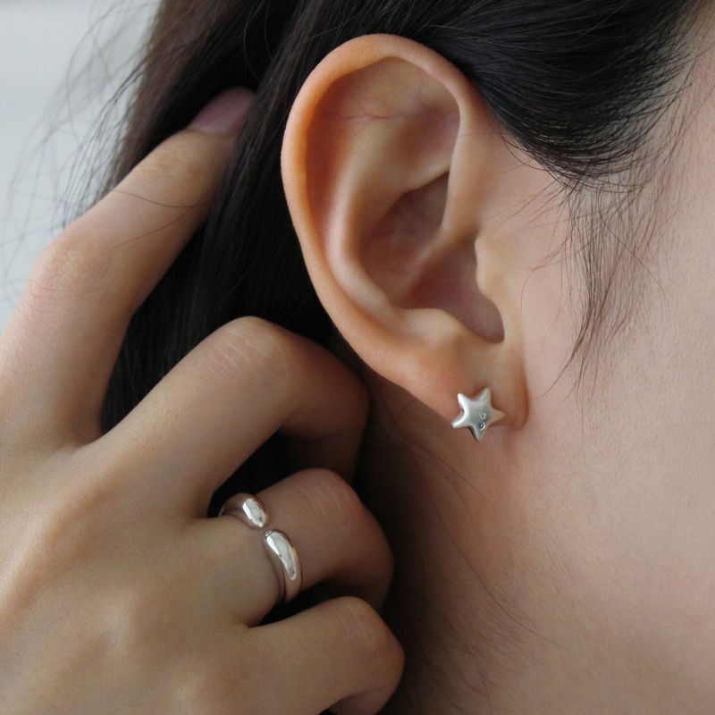 Twinkle chubby star earring(Glossy)
