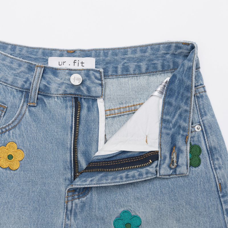 FLOWER EMBROIDERY LIGHT BLUE DENIM SHORTS code 18201