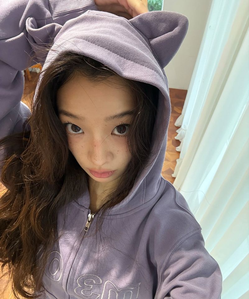 ITZAVIBE（イッザバイブ）の「M3OW CAT EAR HOODIE ZIP UP - PURPLE（Tops）」
