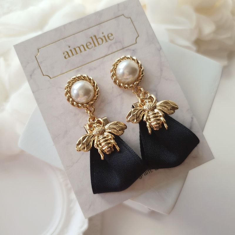 Classic Bee and Ribbon Piercing - Black
