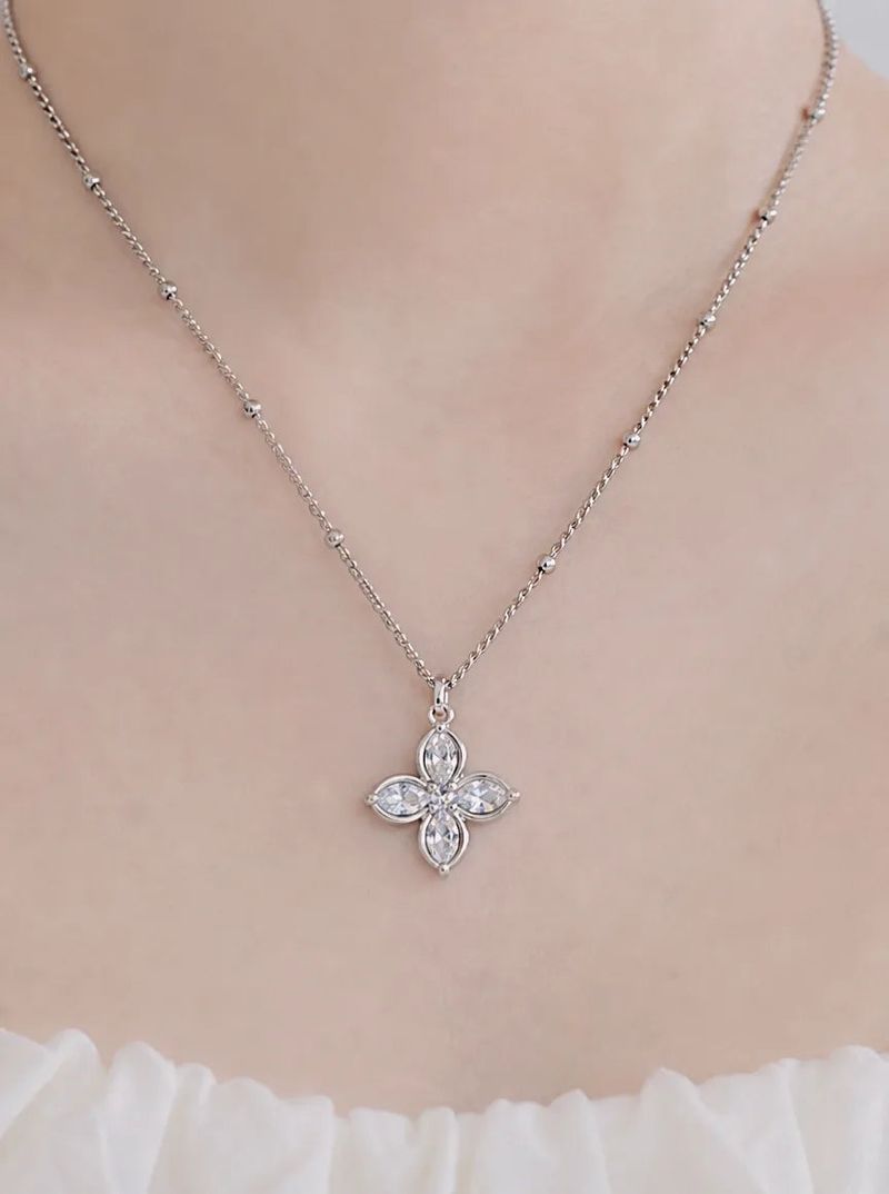 [NMIXX ジウ Necklace] ルナ ブロッサム レイヤード ネックレス - Silver color