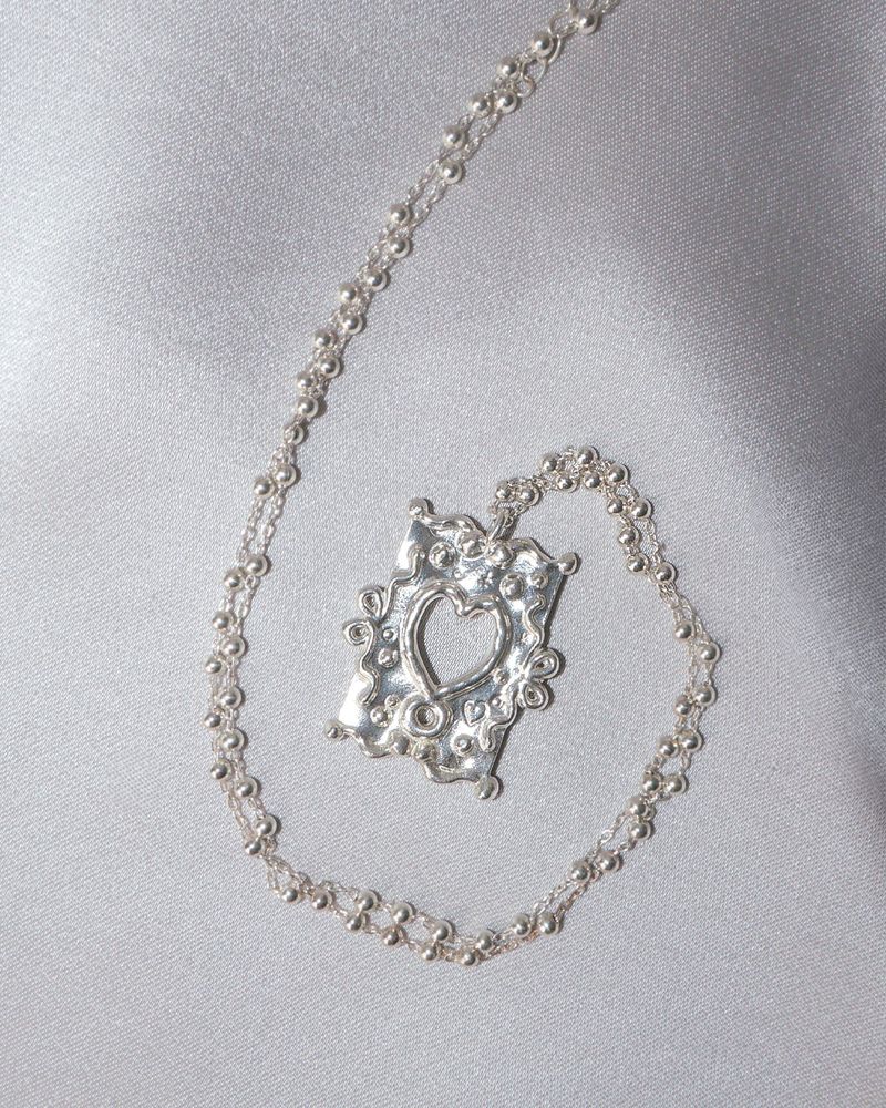 [MADE] melted heart frame necklace