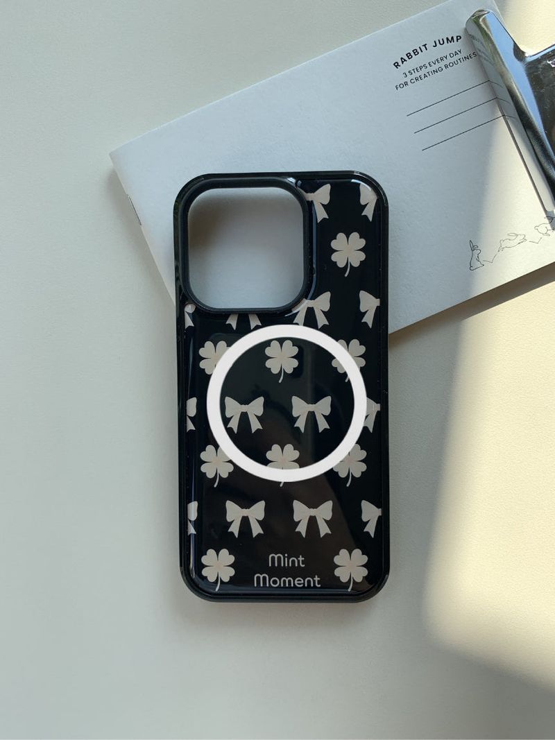 Mint Moment（ミントモーメント）の「[MADE]ミッドナイト ブラックエポキシ MagSafe iPhoneケース（Smartphone Accessories）」