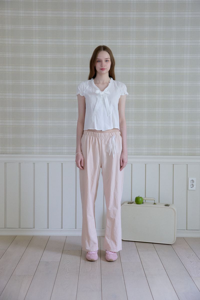 PINK PINEAPPLE（ピンクパイナップル）の「LUMI BREEZE RIBBON BLOUSE（Tops）」
