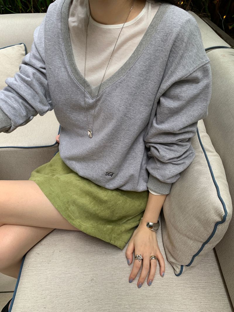 [MADE] TA DEEP V-NECK SWEATSHIRT