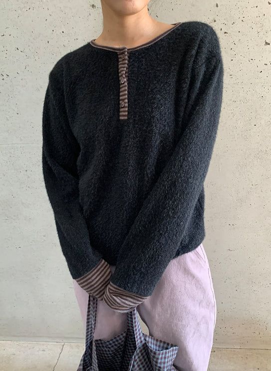 Hom Hairy Button Color Matching Knit Tee