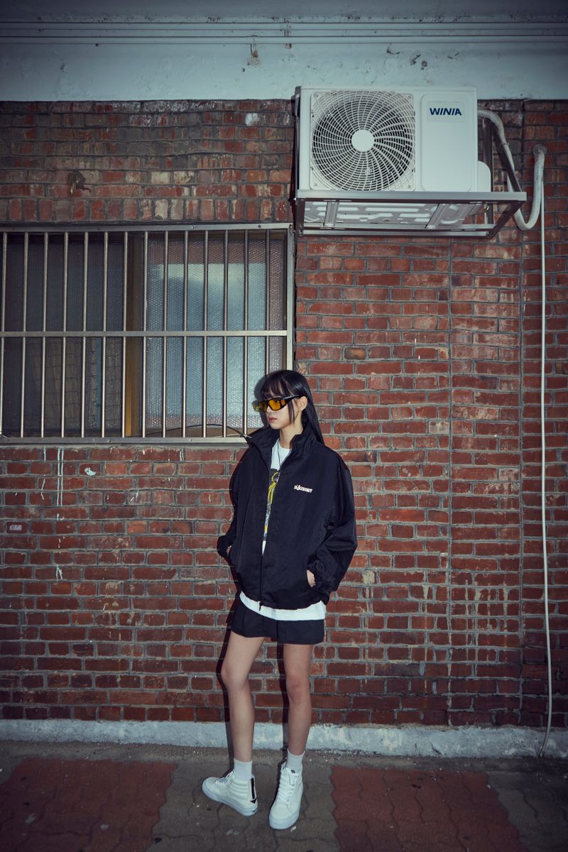 Reflective backpleat windbreaker_black