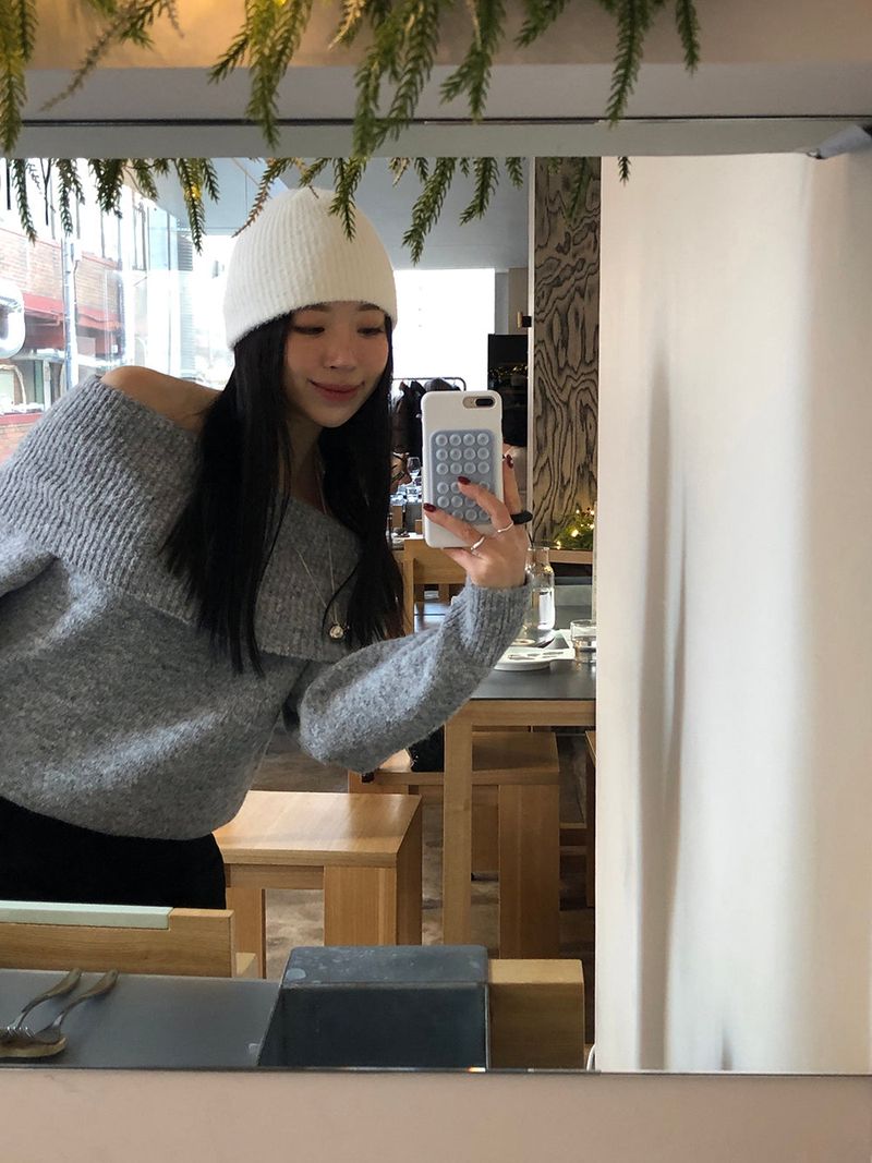 [MADE] Endelin Wool Off-Shoulder Knit