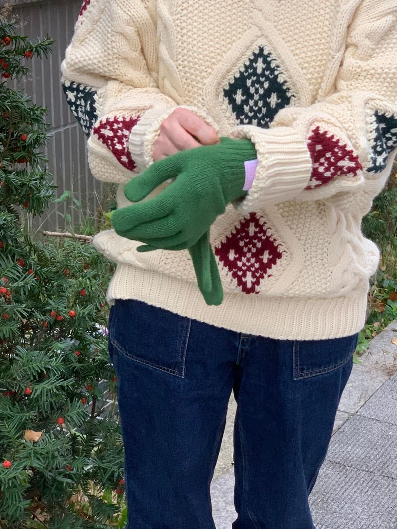 Let It Snow Label Gloves (Green)