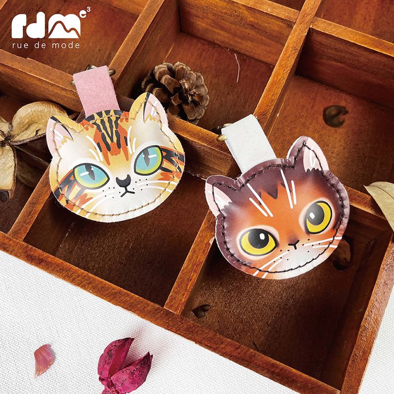 cat pendant Season  3