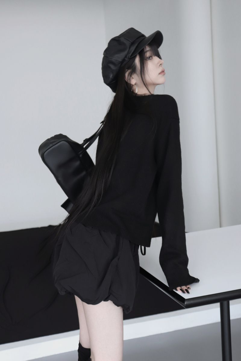 black leather ribbon bag