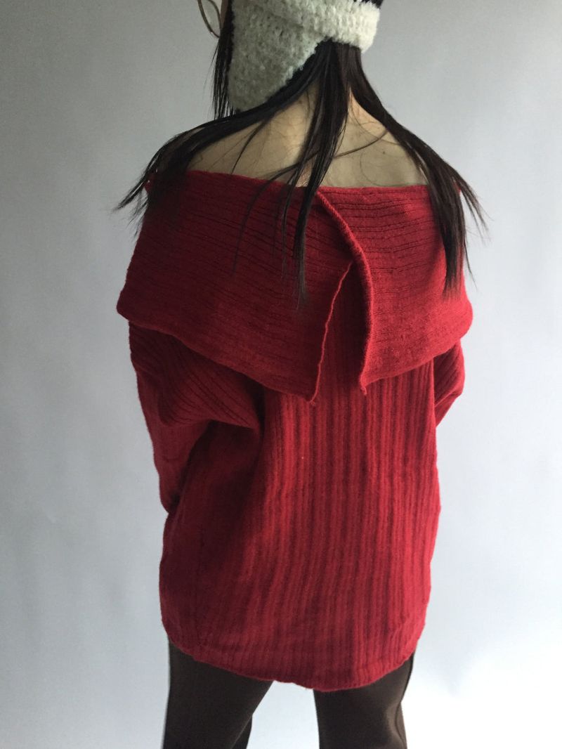 Off-shoulder long knitwear