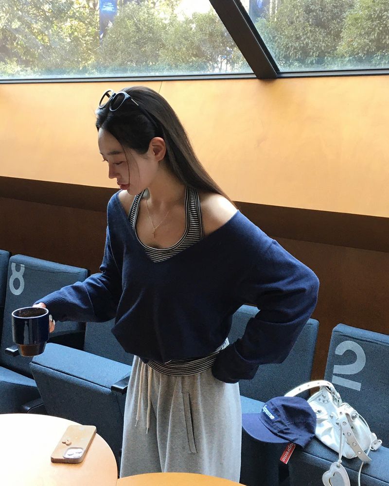 [MADE] comma, deep V-neck knit