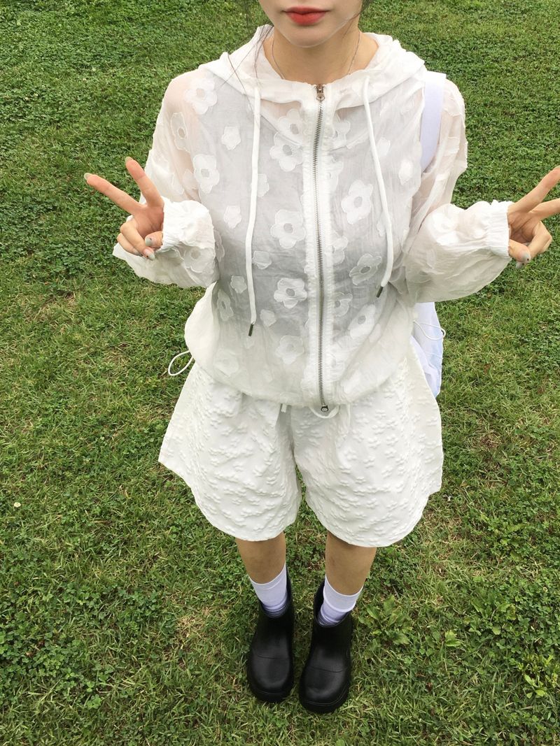 Zan Flower Embossed Short Pants (5c)