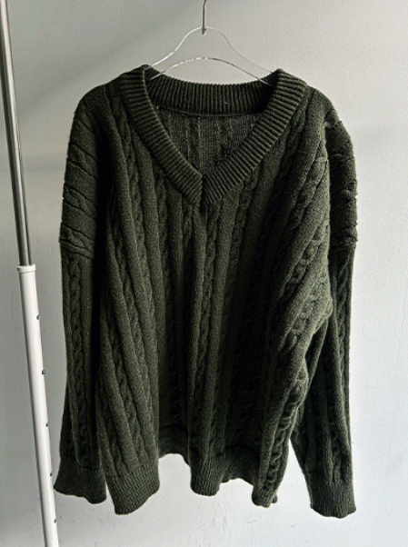cliff twist V-neck knit