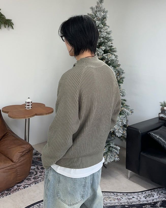 Rubed diagonal zip-up knit