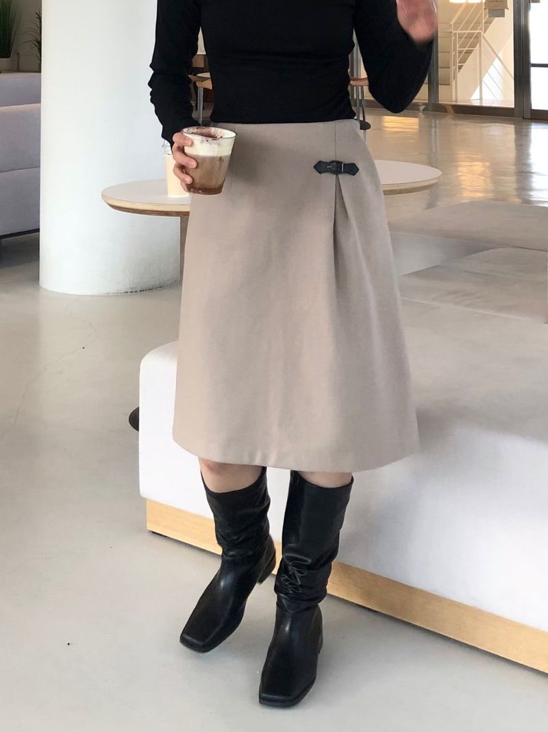 Ancient buckle midi skirt