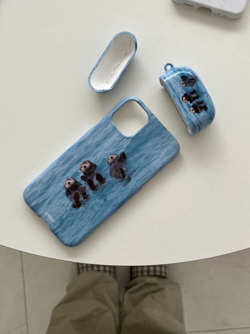 [sea otter triplets hard case]