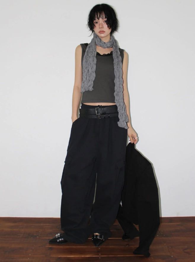FINE LACE SLEEVELESS