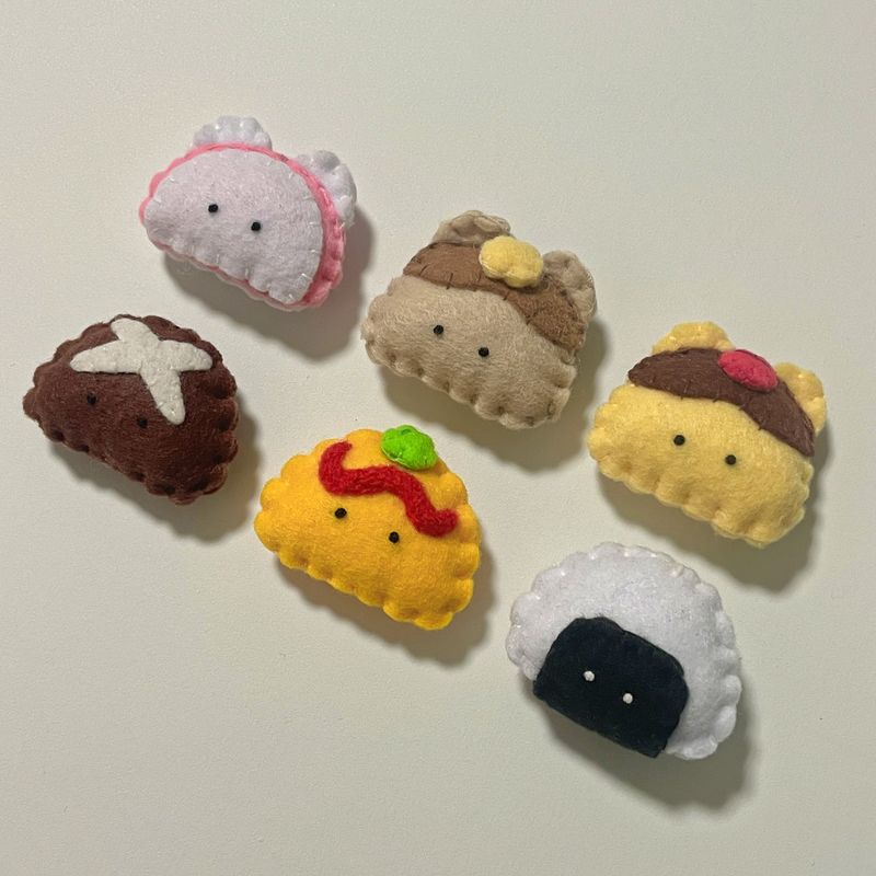 [MADE] half-moon friends Shiitake Mushroom Key ring