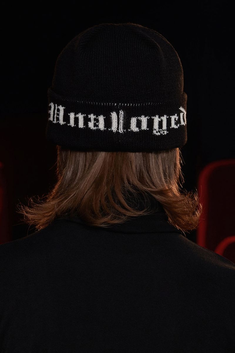 GOTHIC LOGO BEANIE / BLACK