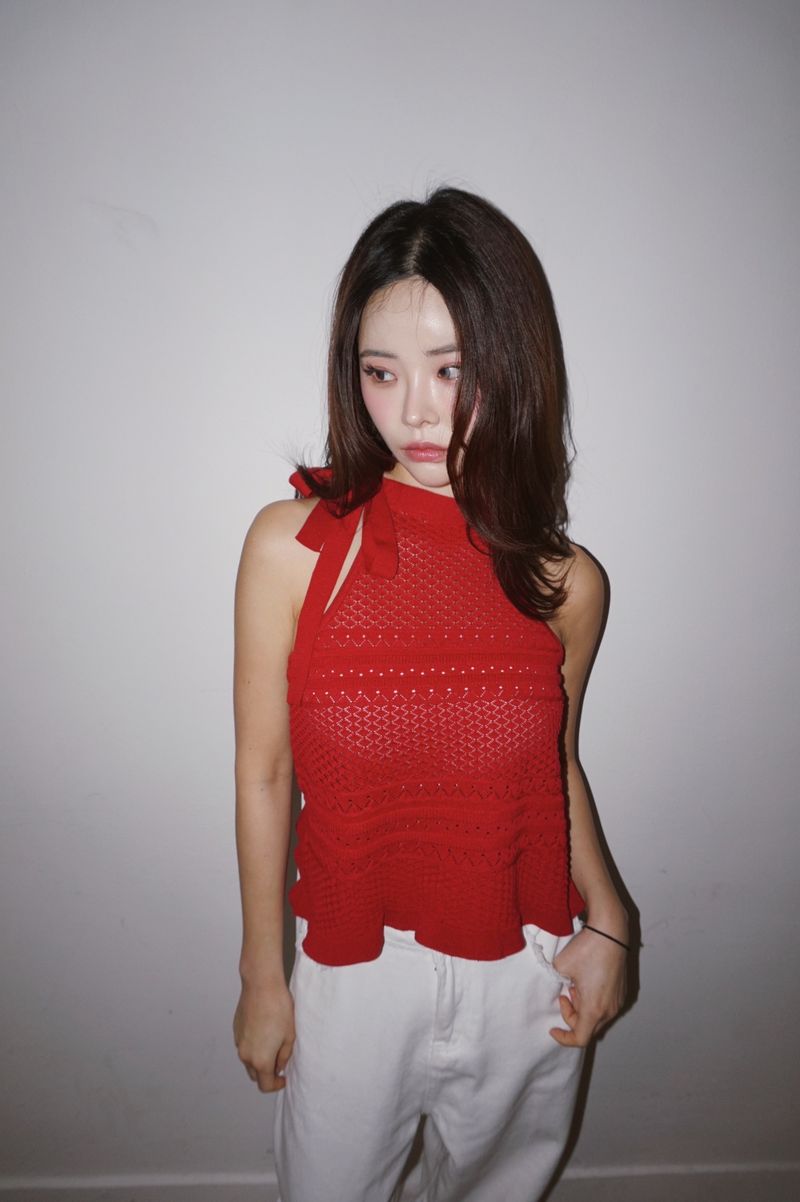Halter Strap Red Flared Sleeveless T-shirt