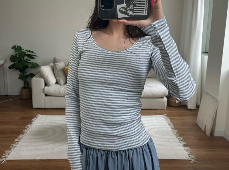 slim stripe u neck tee