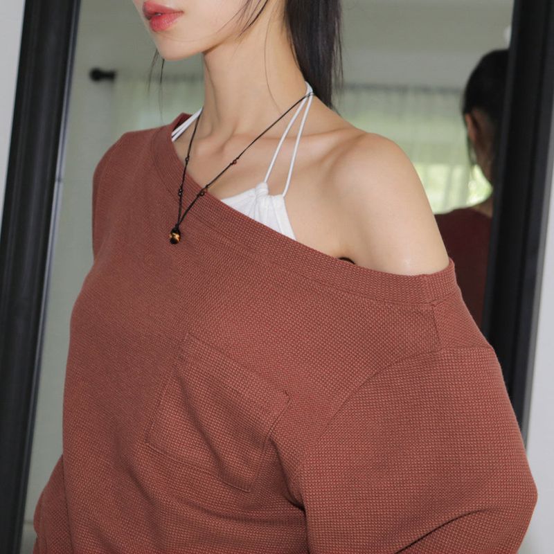 Kento waffle pocket off-shoulder sweatshirt